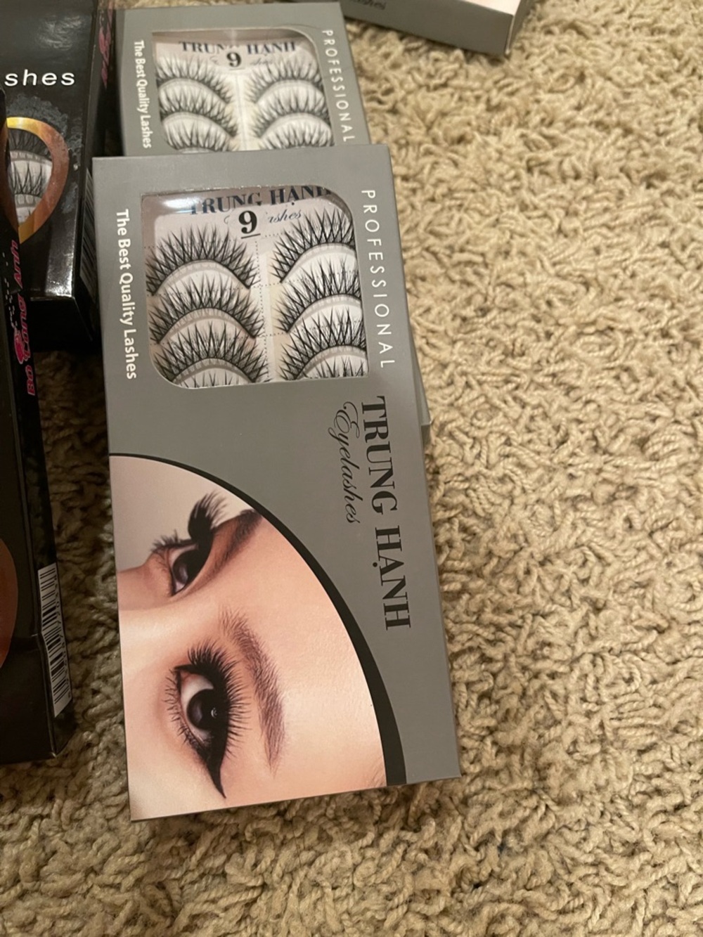Black False Eyelashes – Voluminous Natural Look - Picture 4 of 4
